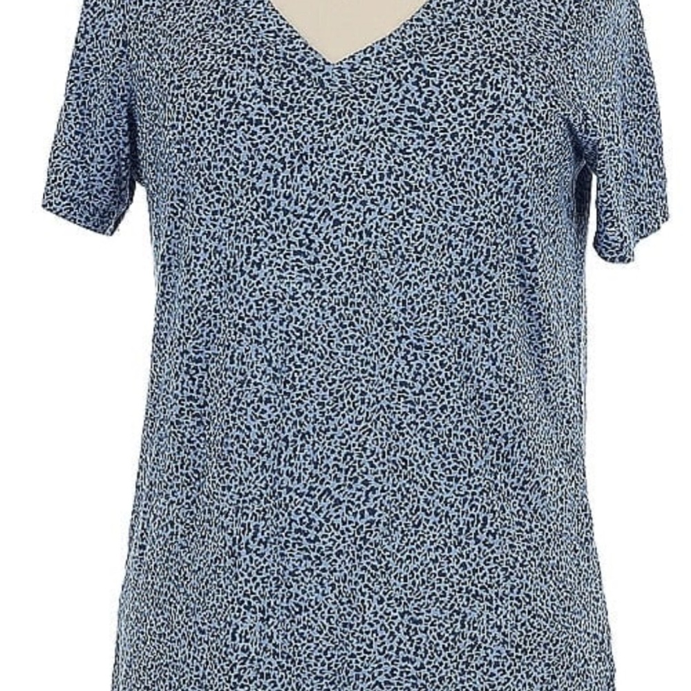 🌟 2/$18 SALE Athleta Breezy Scoop V-neck Short Sleeve Blue Leopard Print Medium - Picture 5 of 6